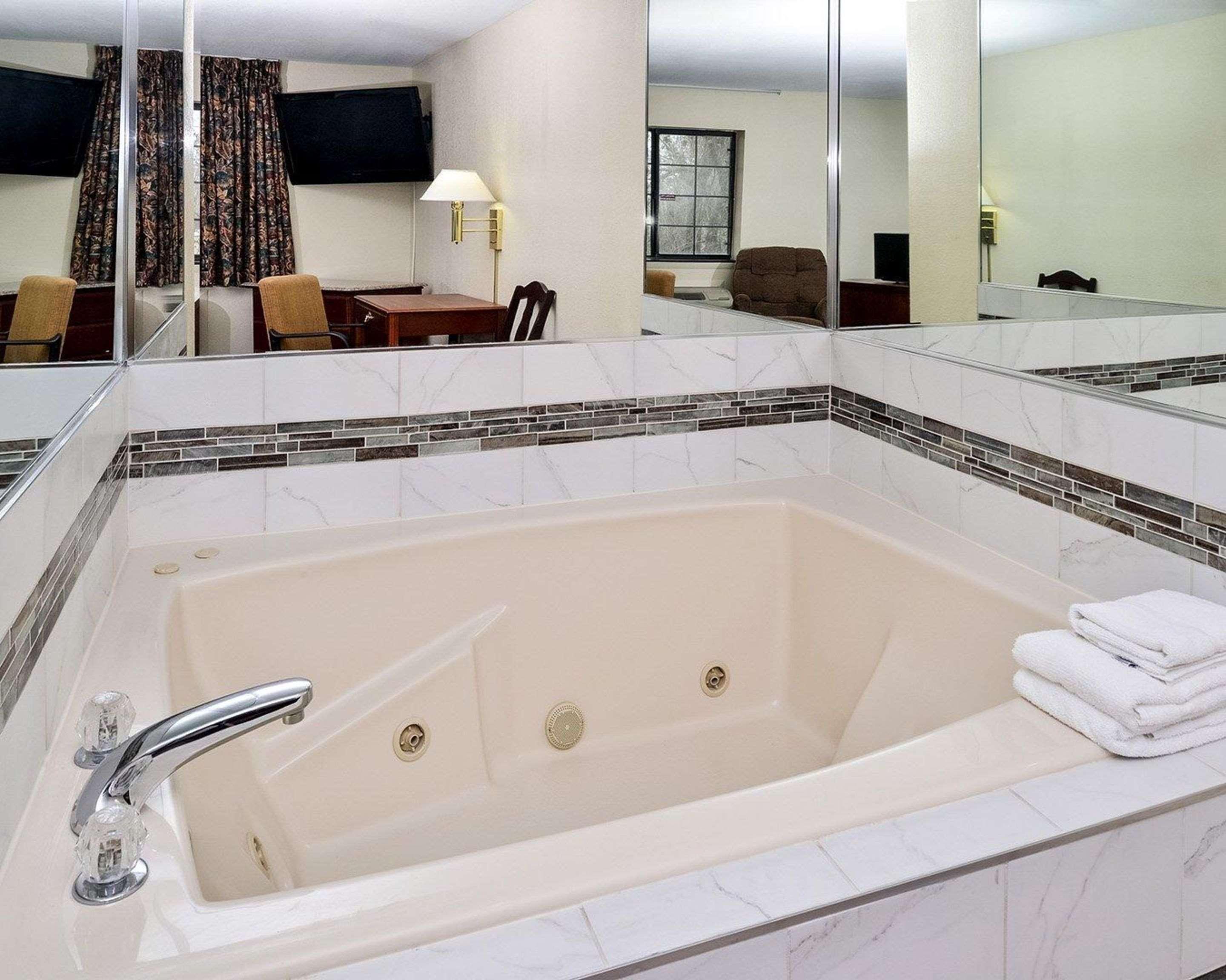 Econo Lodge Inn & Suites Shelbyville Zewnętrze zdjęcie